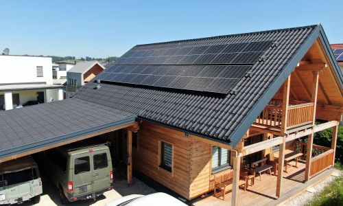 Holzhaus mit Weckman Dach